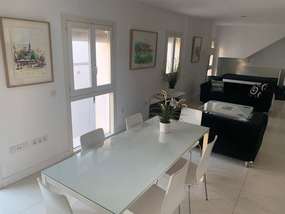 Spacious Loft / Literally At The Foot Of Alhambra Appartement Granada Buitenkant foto