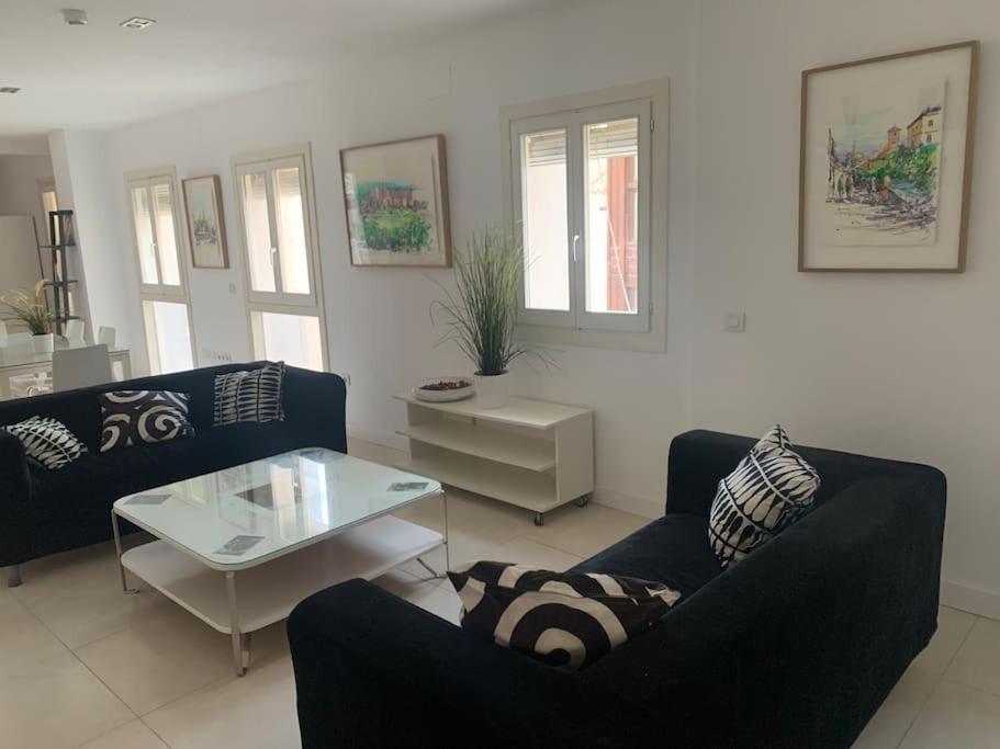 Spacious Loft / Literally At The Foot Of Alhambra Appartement Granada Buitenkant foto