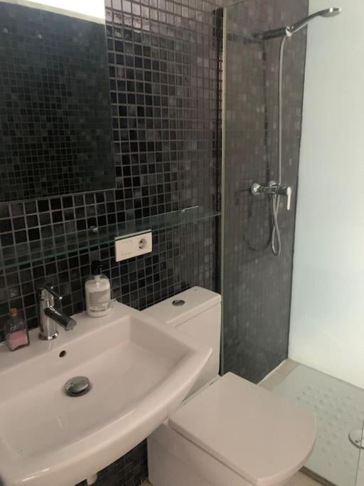 Spacious Loft / Literally At The Foot Of Alhambra Appartement Granada Buitenkant foto